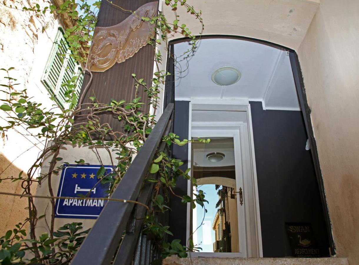 Swan City Apartment & Room ชิเบนิก ภายนอก รูปภาพ