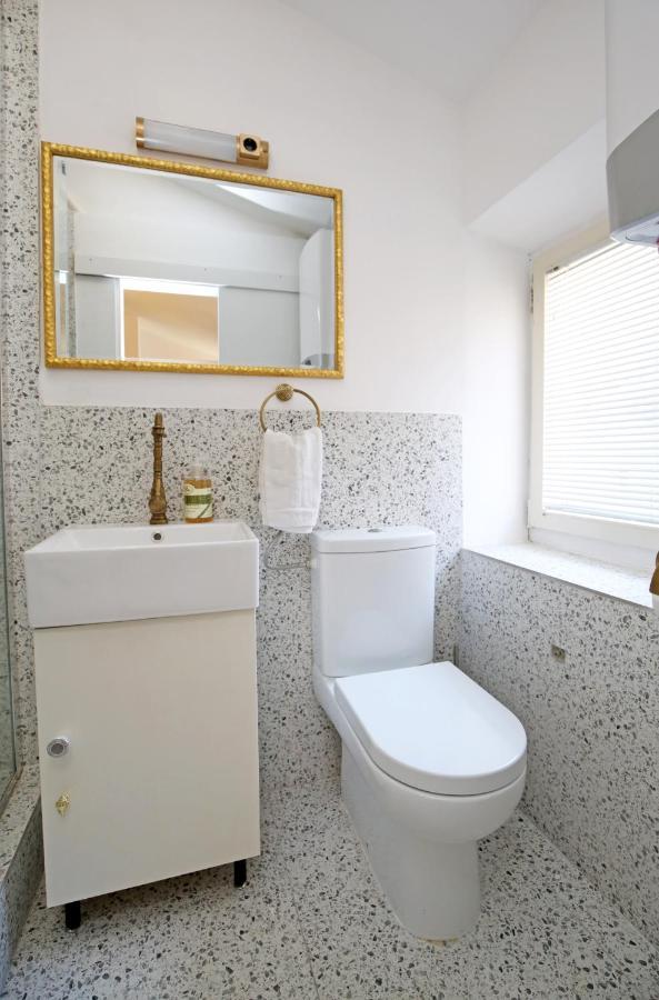 Swan City Apartment & Room ชิเบนิก ภายนอก รูปภาพ